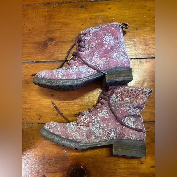 Lucky Brand 8 women’s lace up boot red boho paisley jacquard print - Picture 1 of 13